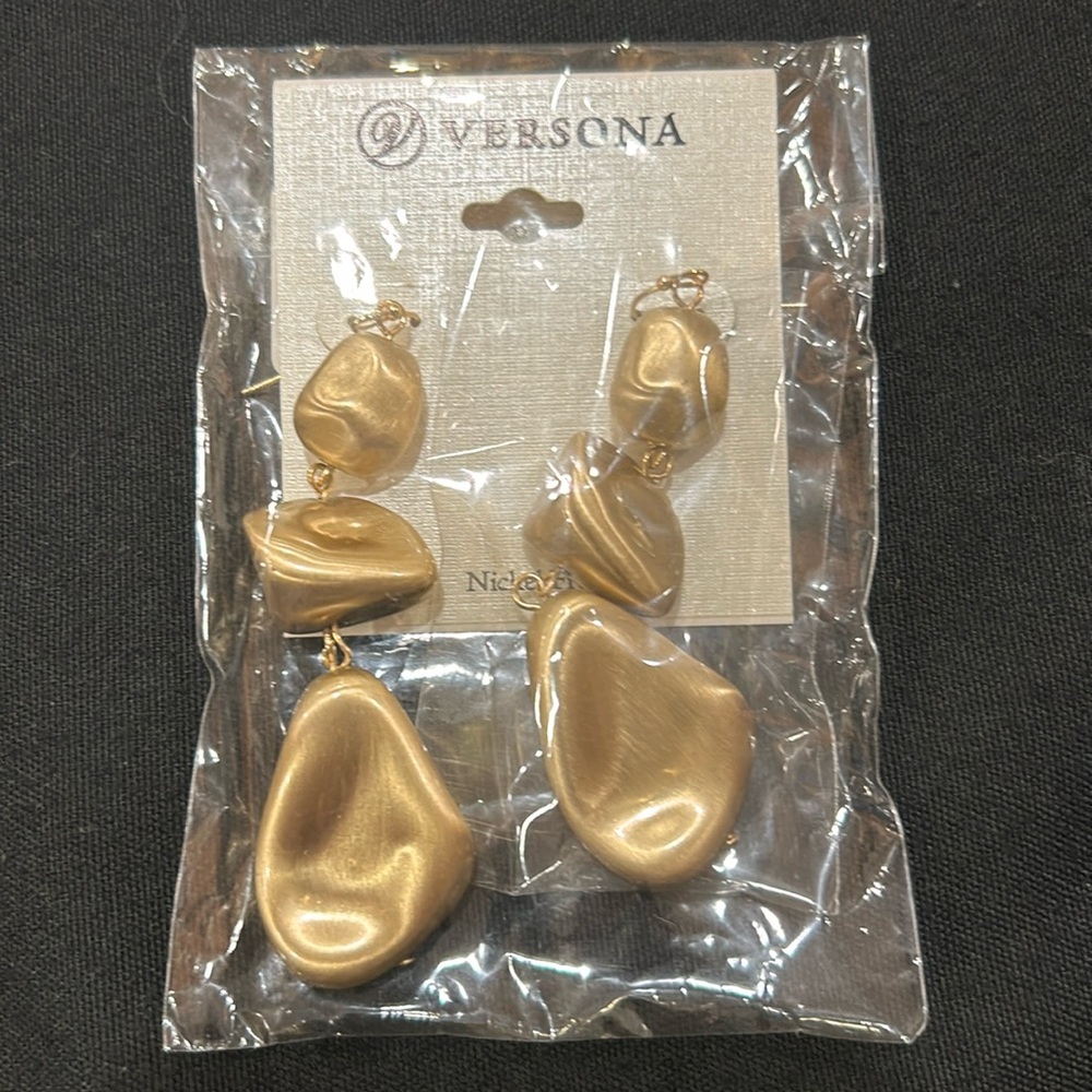 Versona Gold chunky dangle earrings